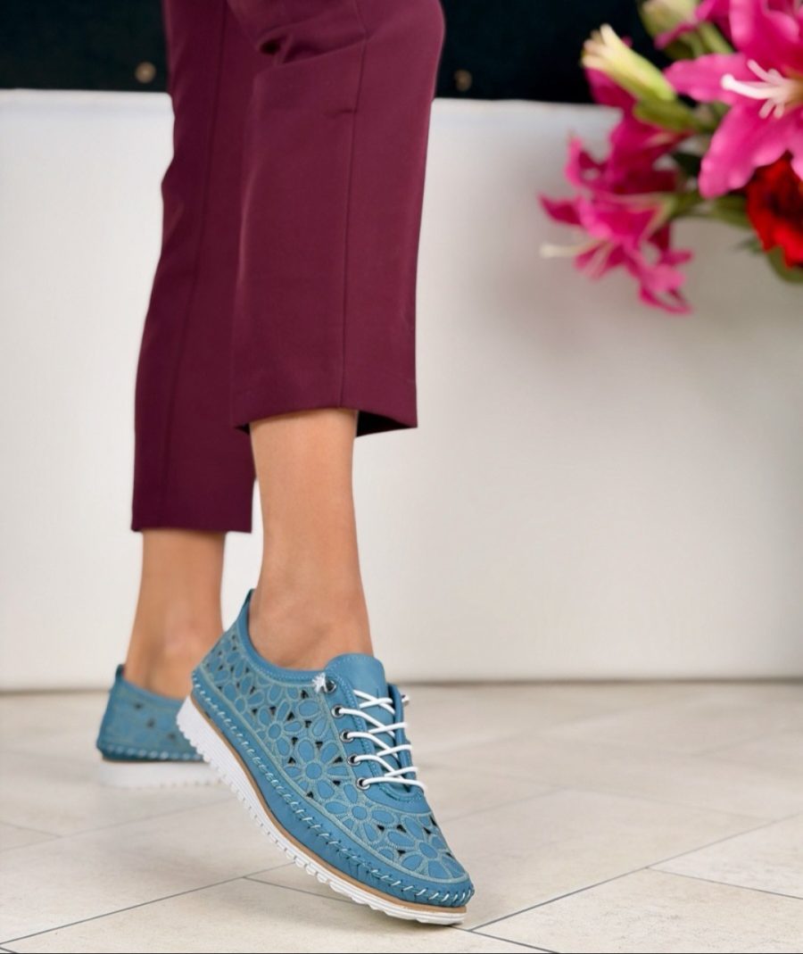 Tutto Bene kék cipő hímzett virág mintával O60/Jeans