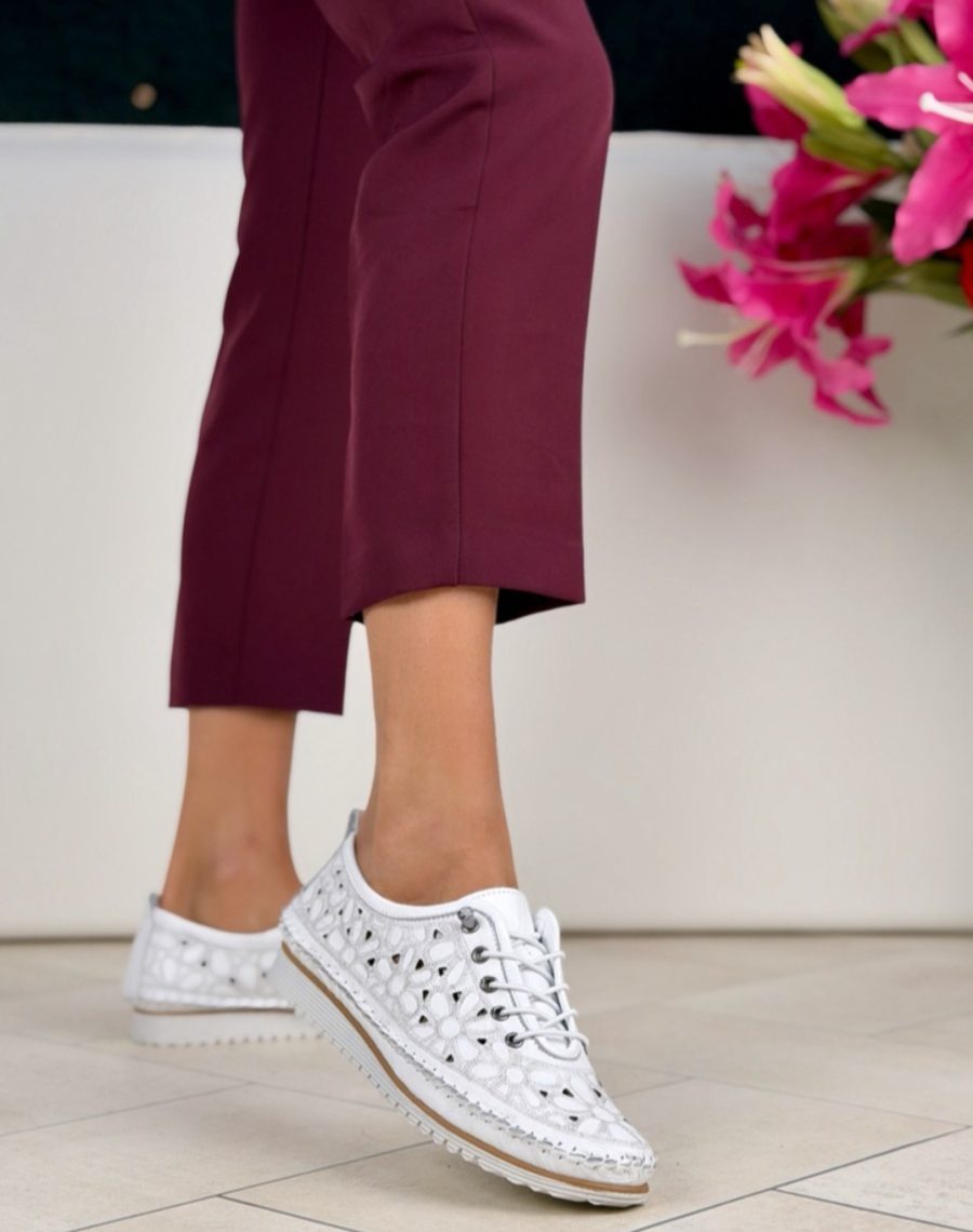 Tutto Bene fehér cipő hímzett virágmintákkal ( O60/white)