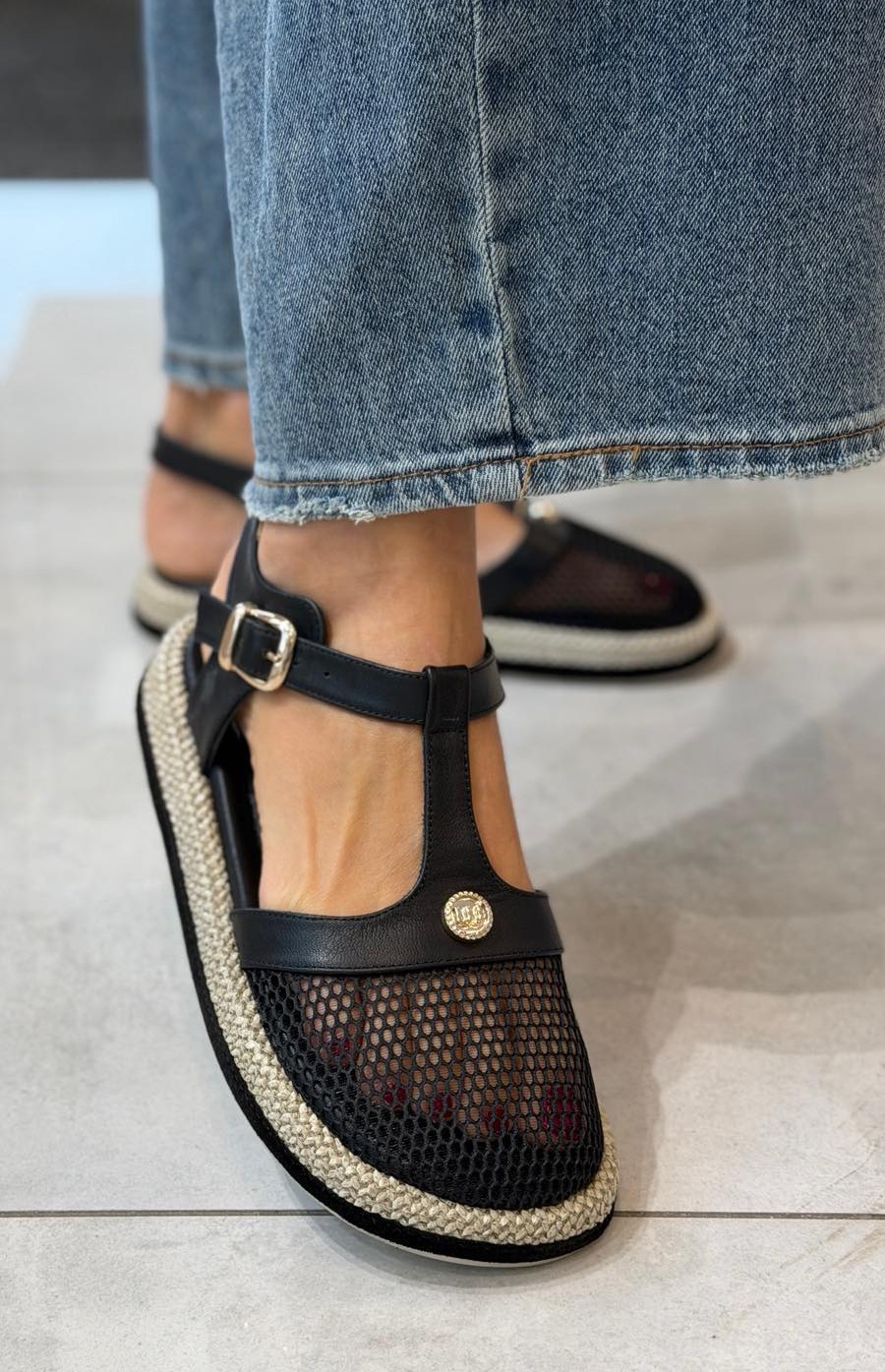 Tutto bene fekete szandál( 48-11/Black)